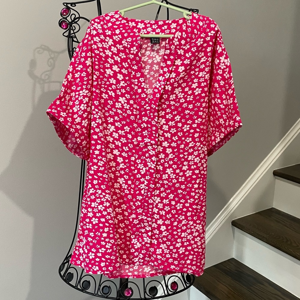 Shein pink woman’s v neck shirt blouse size medium new